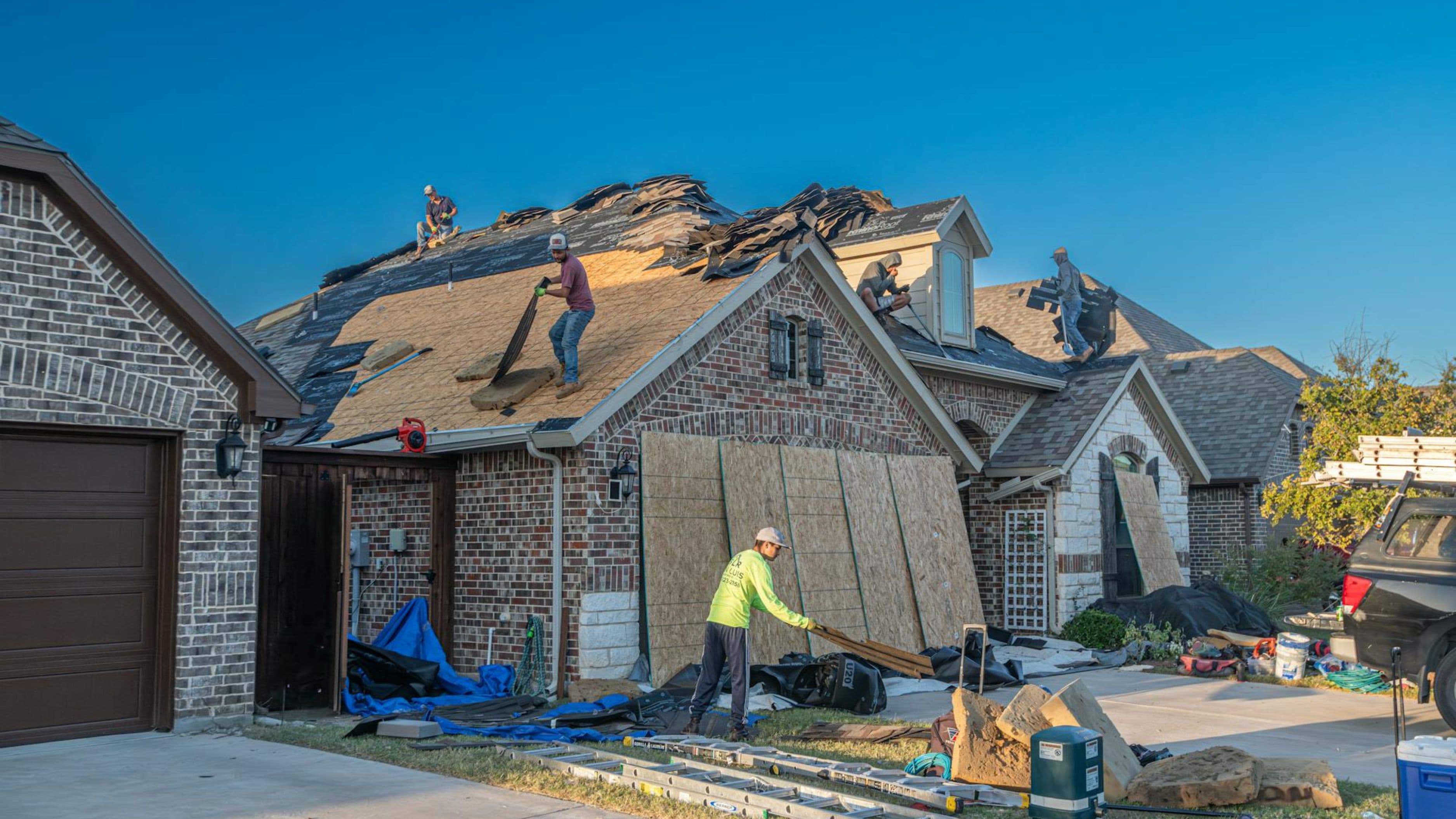 Affordable Roofing Quotes or Modern Roof Solutions: Which Roofing Experts Services Protect Better?