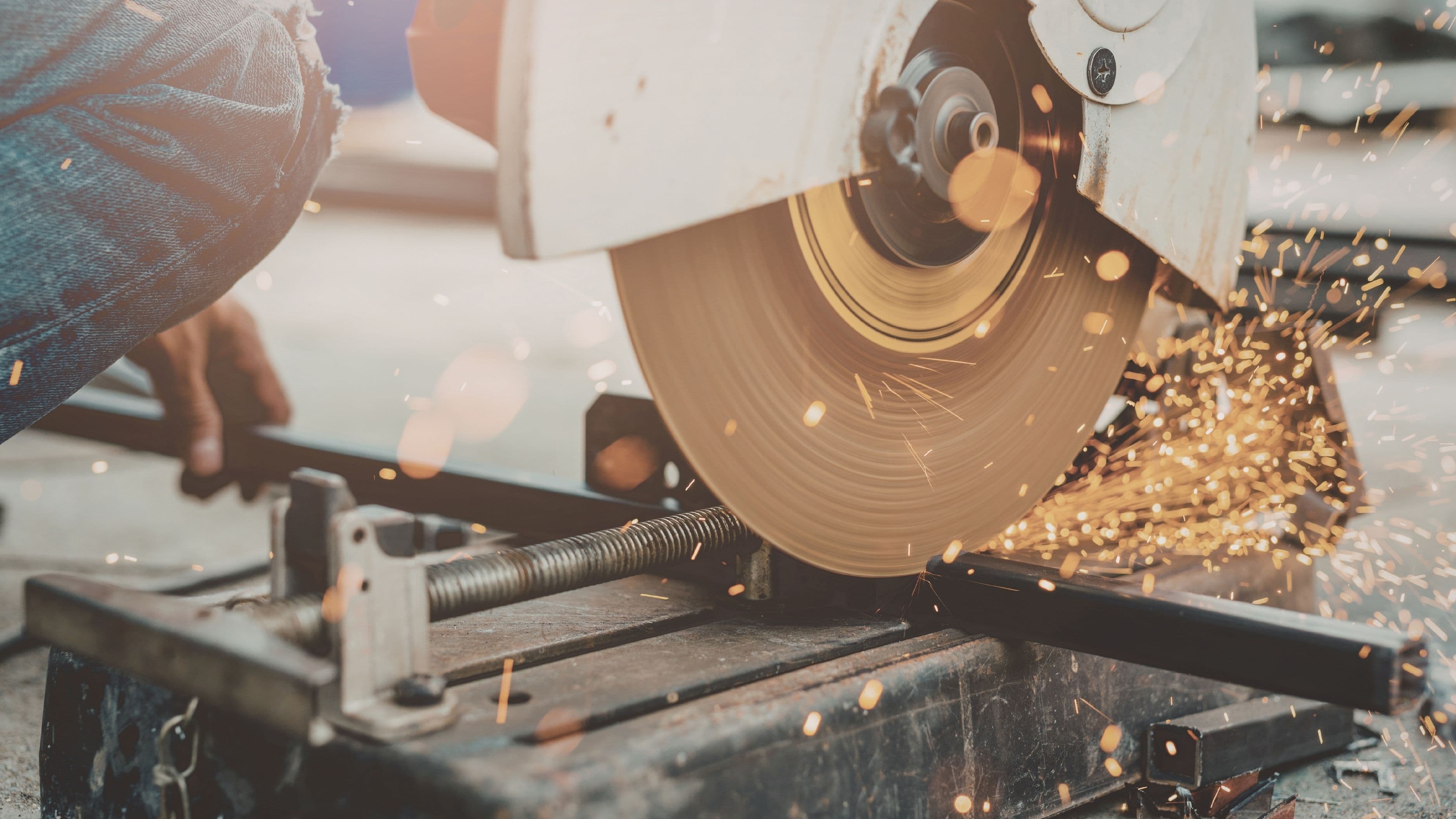 Corded VS. Cordless Circular Saw: Which Is Better for DIY?