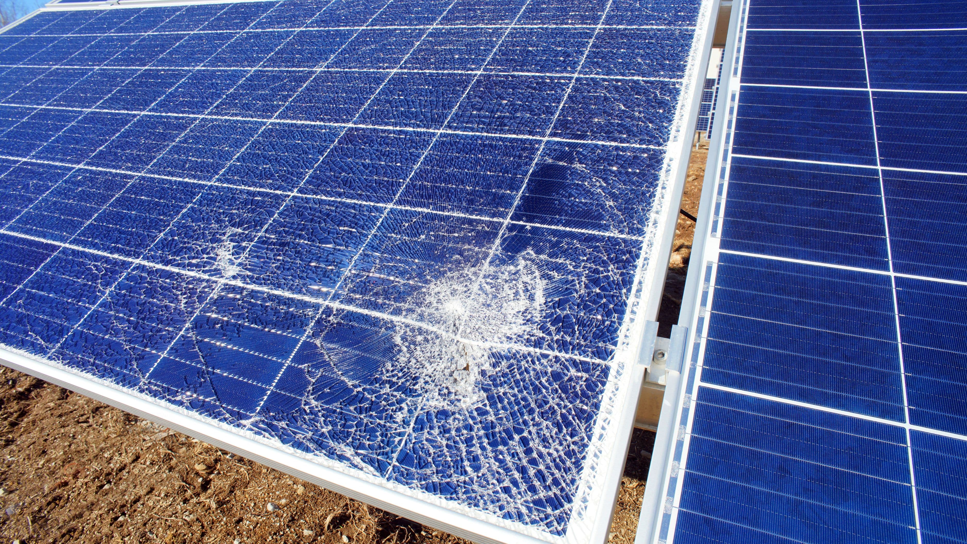 How to Tell If a Solar Panel Is Cracked or Degraded