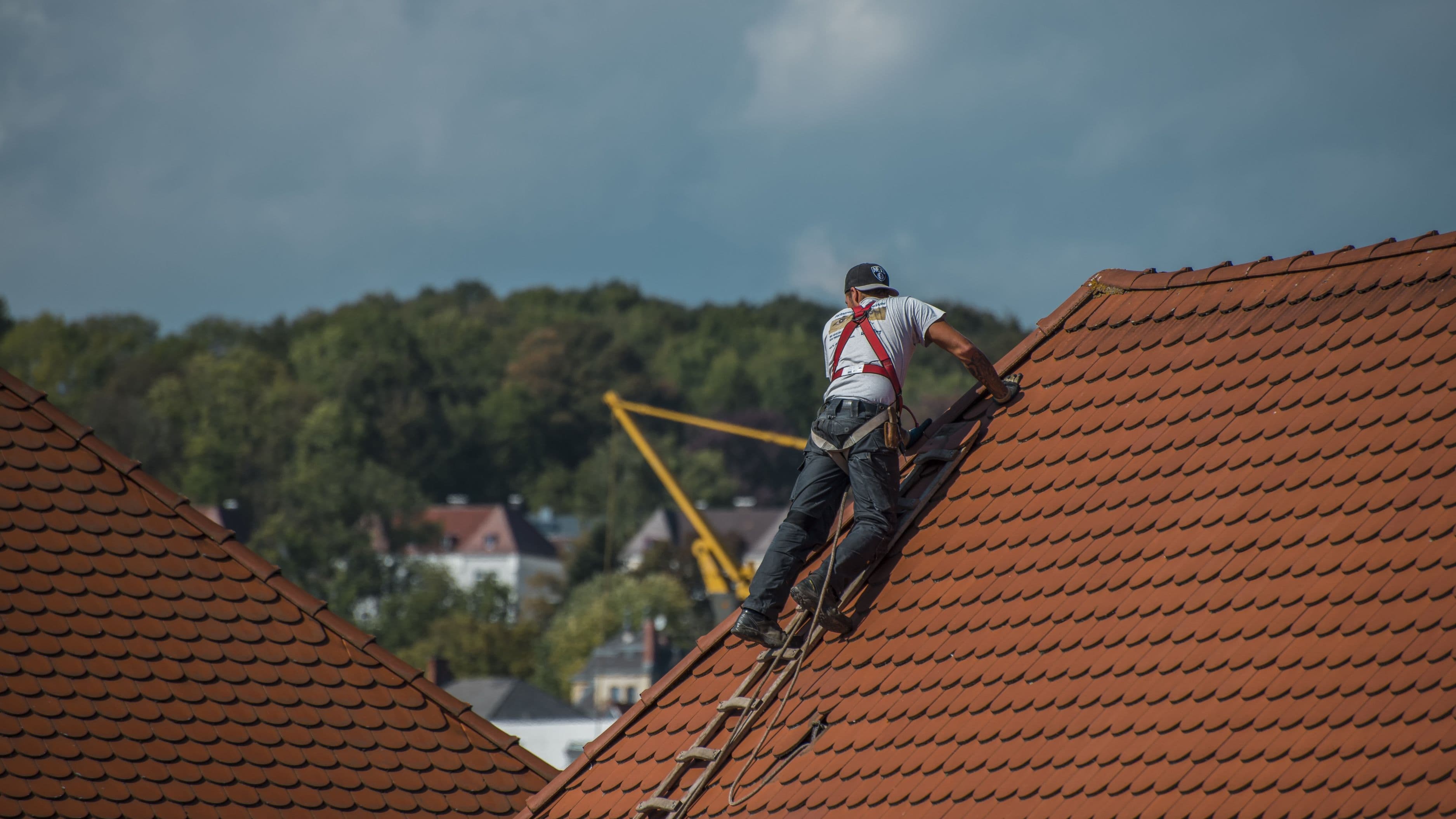 Do Modern Roof Solutions Outperform Traditional Residential Roof Repair in the Long Run?