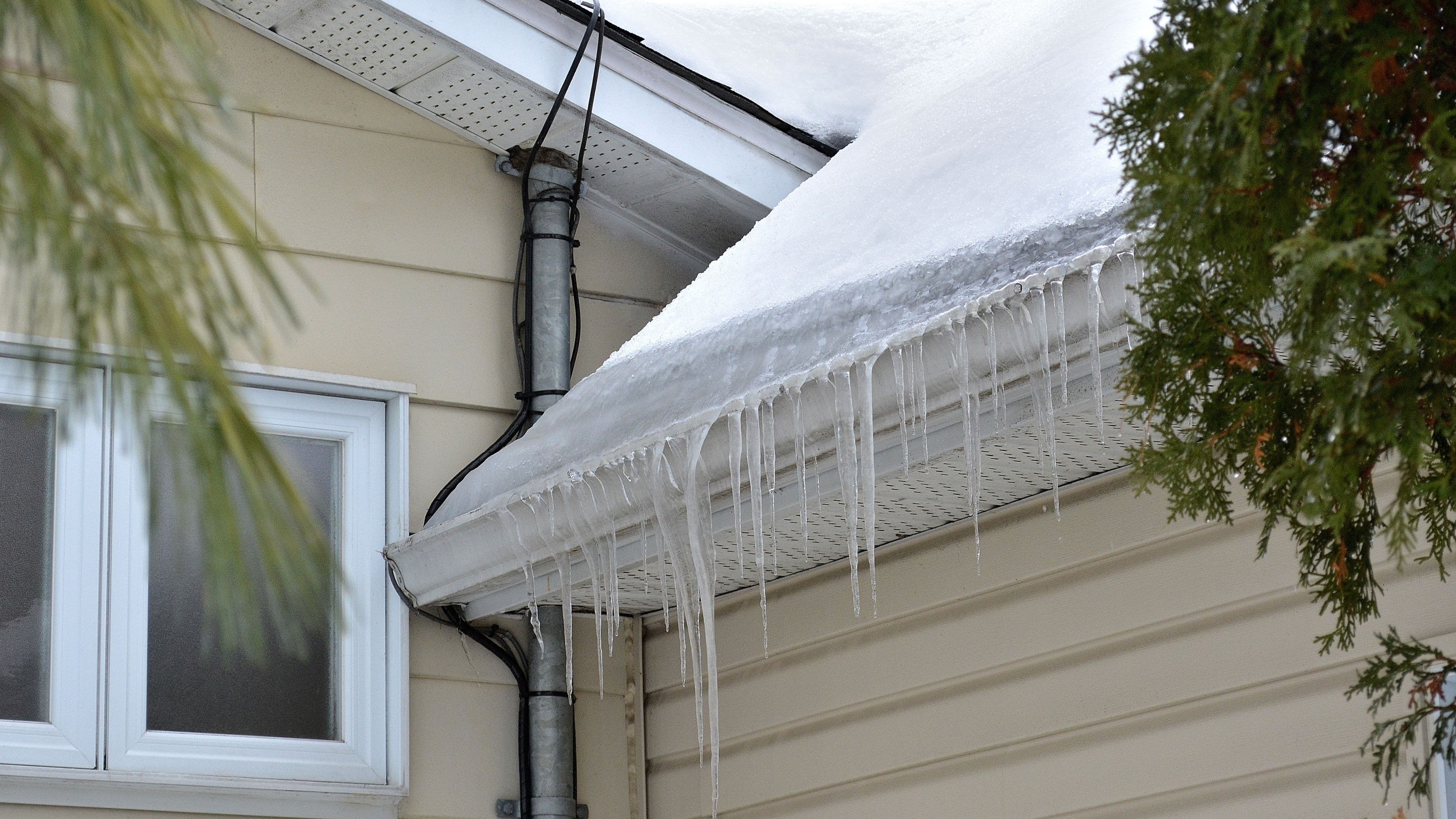 How to Prevent Ice Dams From Forming Along Your Roofline